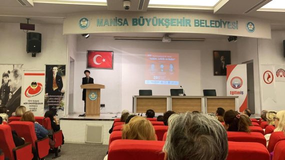 MANİSA’DA YURTSEVER KADINLAR CUMHURİYET’İ KONUŞTU 