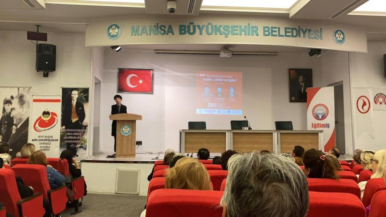 MANİSA’DA YURTSEVER KADINLAR CUMHURİYET’İ KONUŞTU 