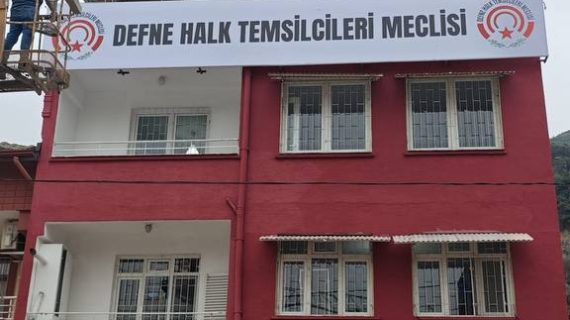 Deprem yıkımının öfkesi ikinci yılına girerken, Halk meclislerinde dayanışma sürecek, yaşatmaya devam edecek!