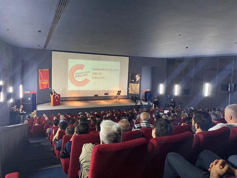 Cumhuriyetçiler Kurultayı başladı: ‘Meydan okumaya karşı meydan okuma şarttır’