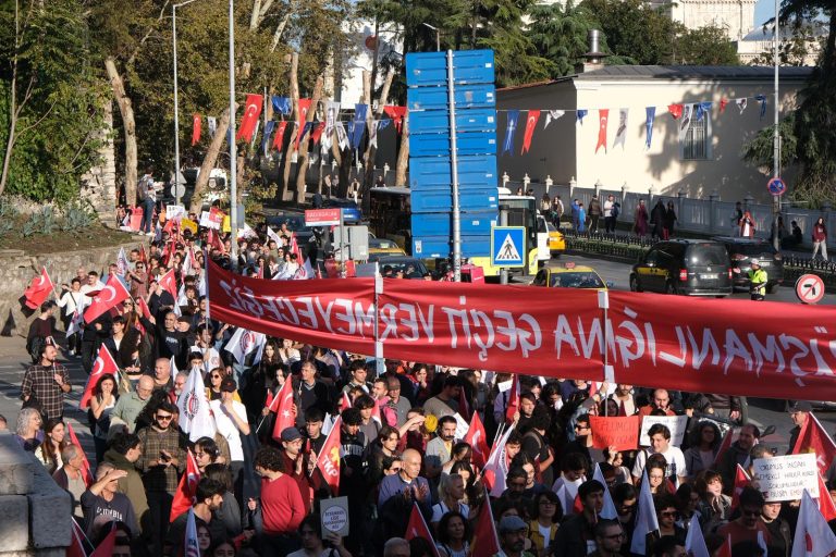 Cumhuriyetin 102. yılında binler sokağa çıktı: ‘Emeğin cumhuriyetini kuracağız’